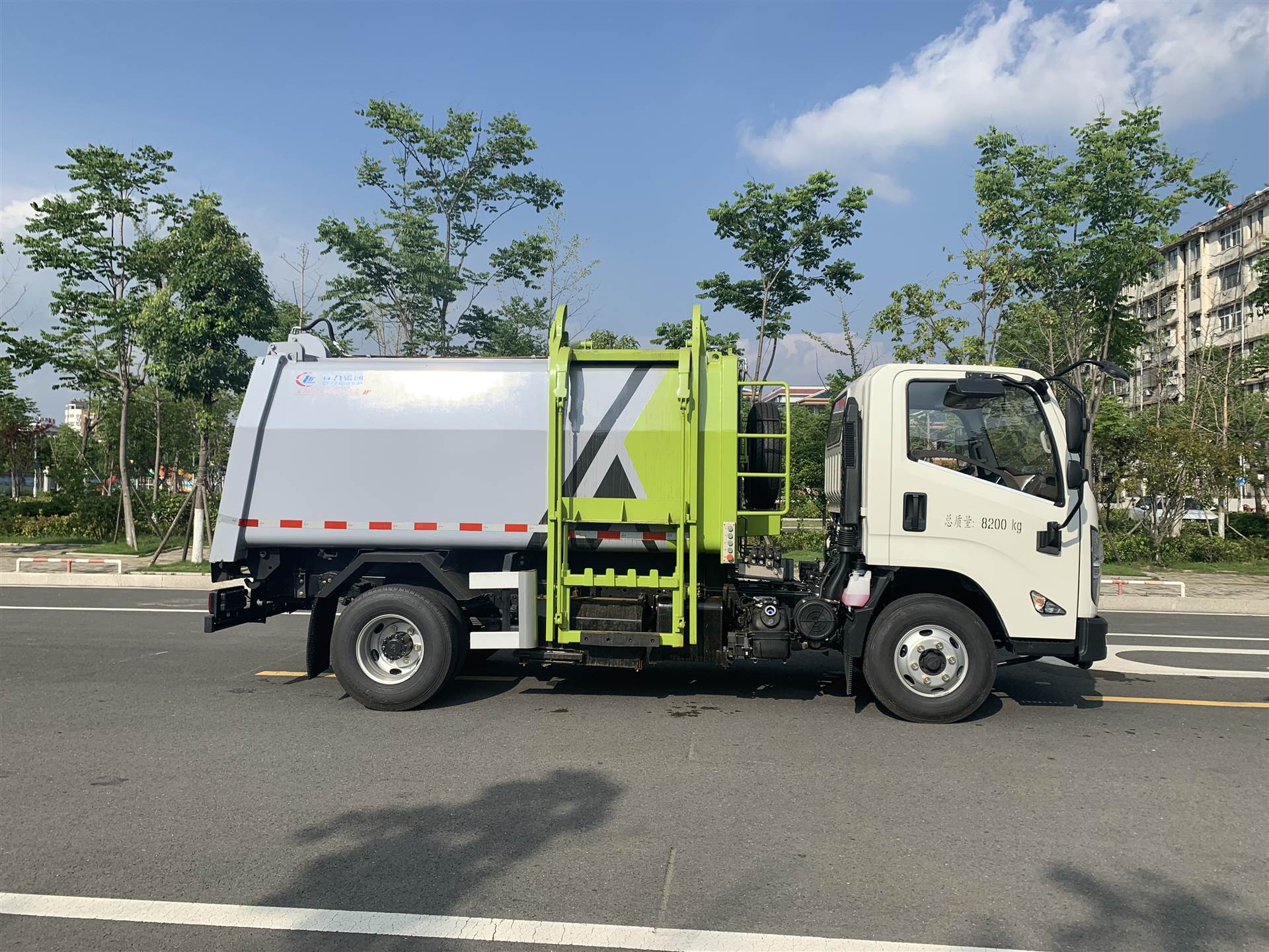 掛桶式垃圾車(chē)